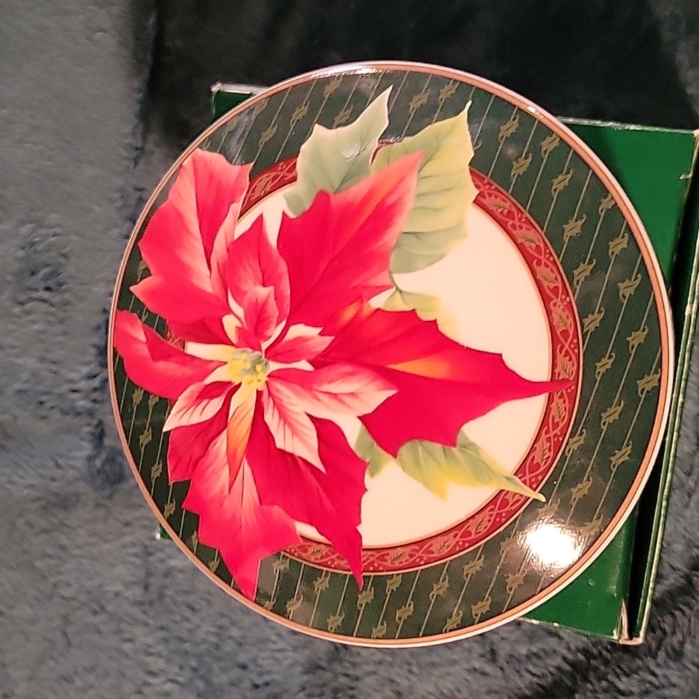 Mikasa Ceramic Covered Bowl